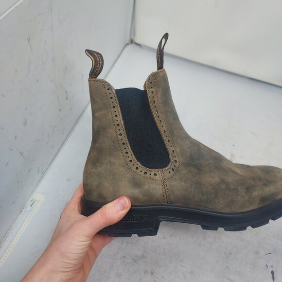 Blundstone WOMENS Chelsea Rustic Brown Tall Boot - Picture 2 of 9